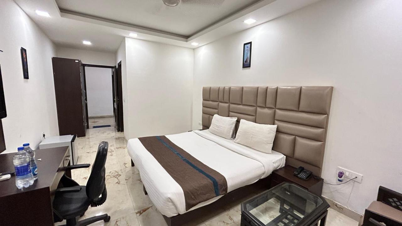 Park Studio Dlf Phase 2, Cyber City, グルガウン エクステリア 写真